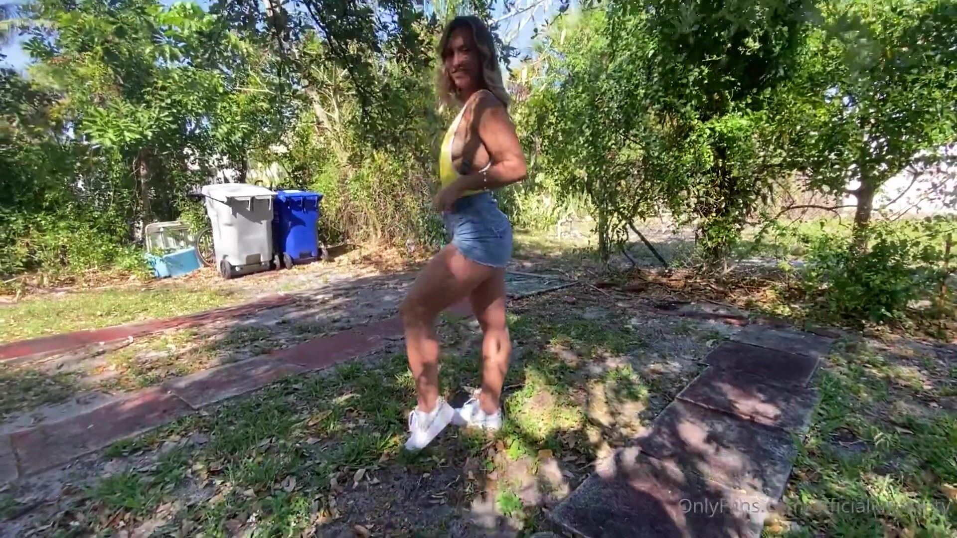 Kelsi Monroe - Outdoor Quickie Sex