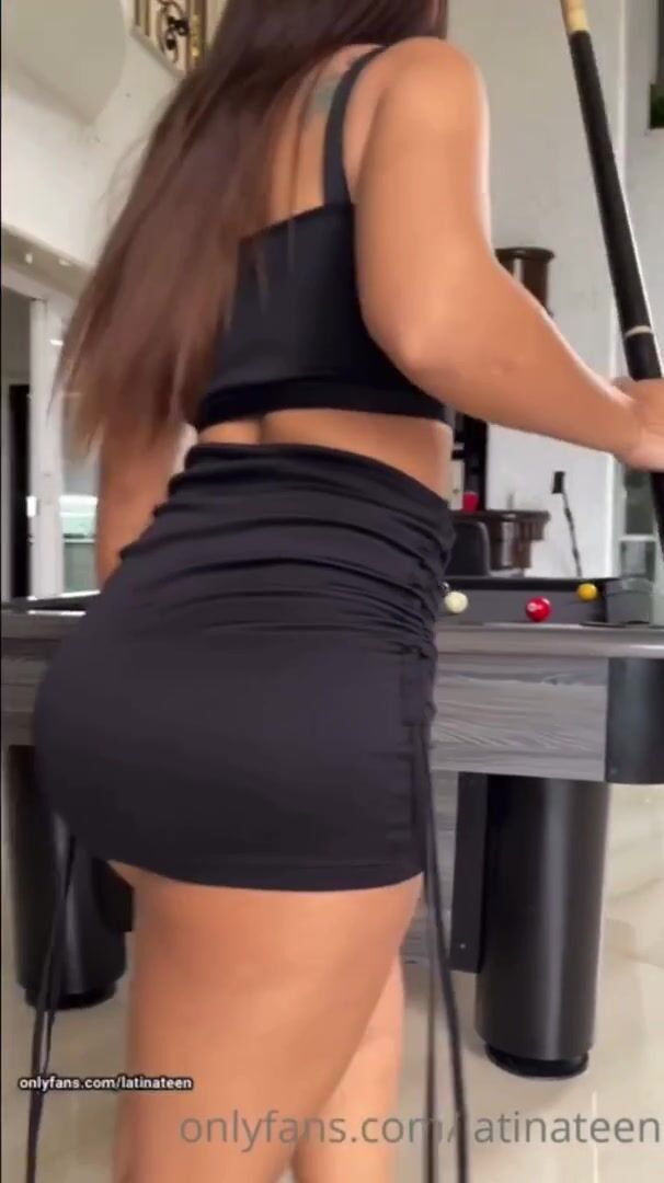 Johana Orozco - Using A Billiard Stick In Her Pussy