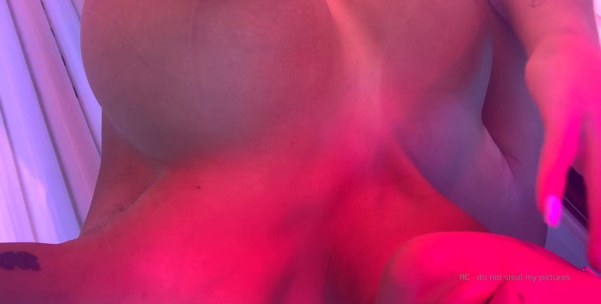 Norwegian Babe Missreca/Scandidoll Touching Her Naked Body In Solarium