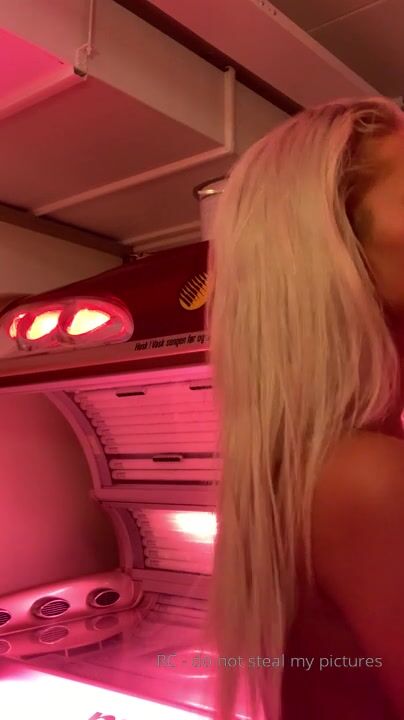 Norwegian Babe Missreca/Scandidoll Cleaning The Solarium Topless