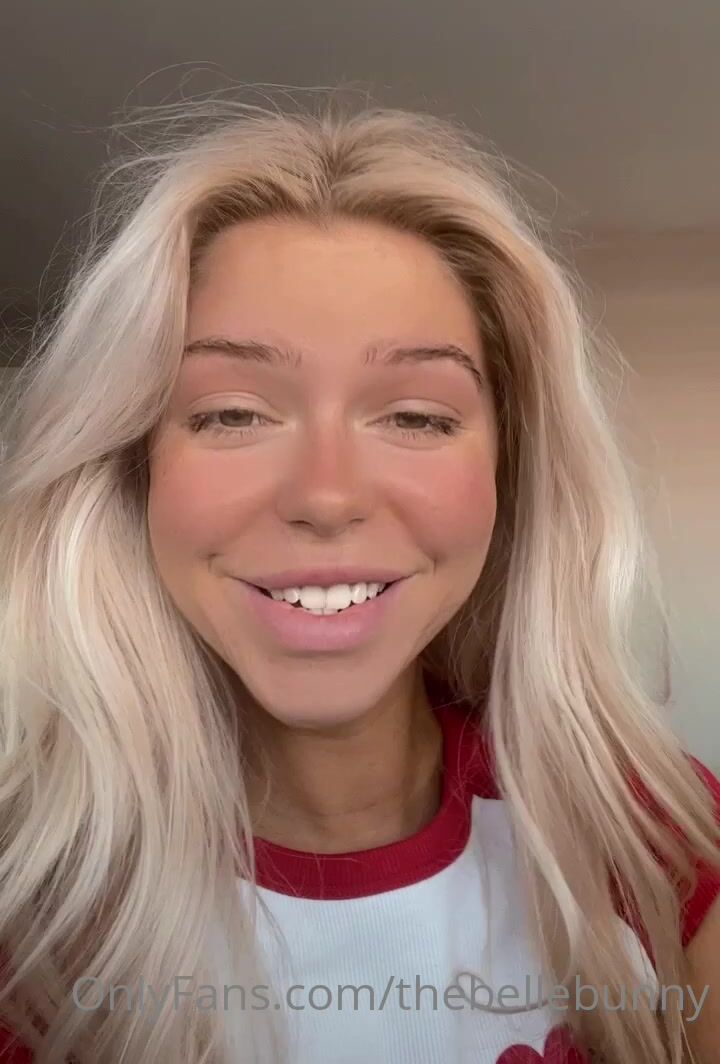 Norwegian Babe TheBelleBunny Bouncing Her Big Sexy Titties