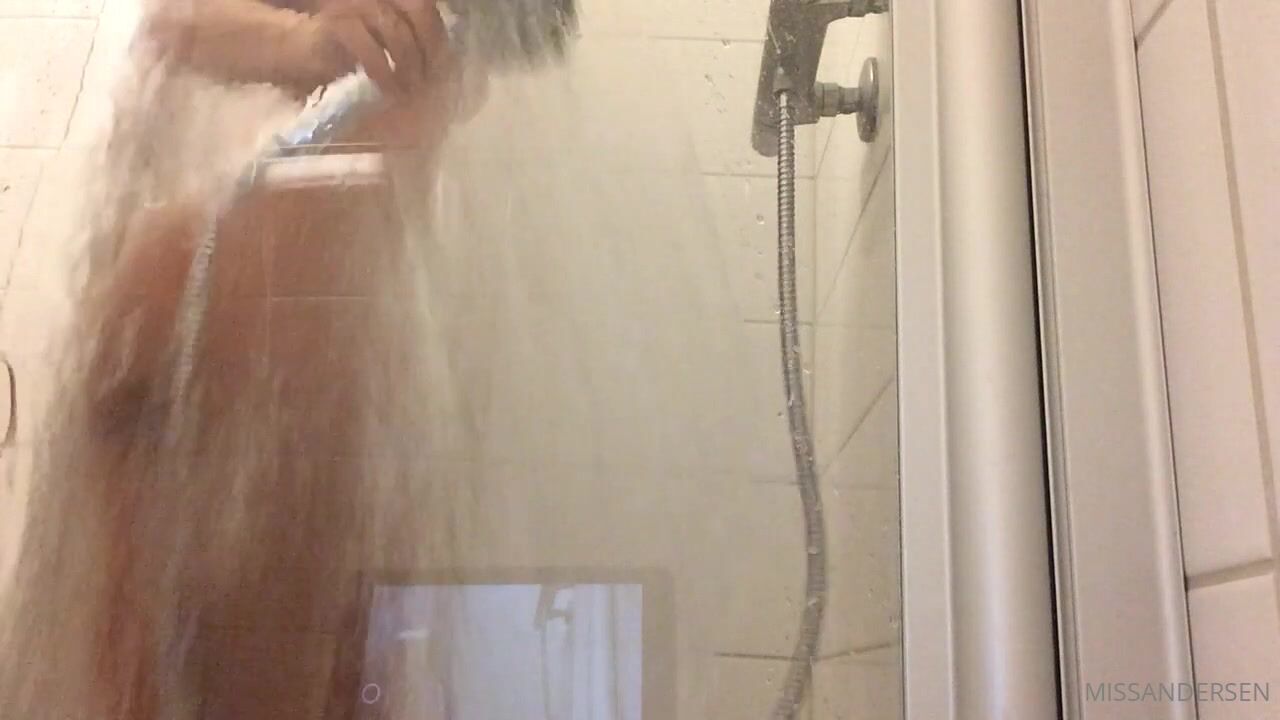Missandersen Shower Vid