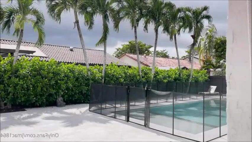 Curvy Latina Chick Bubble Butt Fucked In The Pool