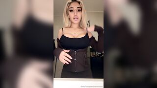 Henniwd showing off her big tits