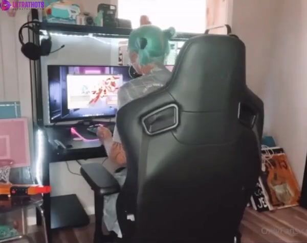 Norwegian Gamer Girl Giving Hot JOI