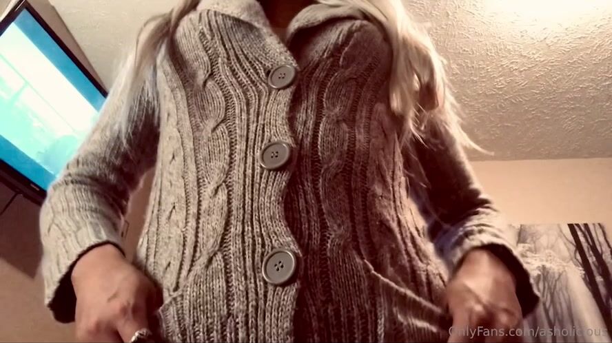 Ashlyn Hicks Stripping & Pussy Wide Open