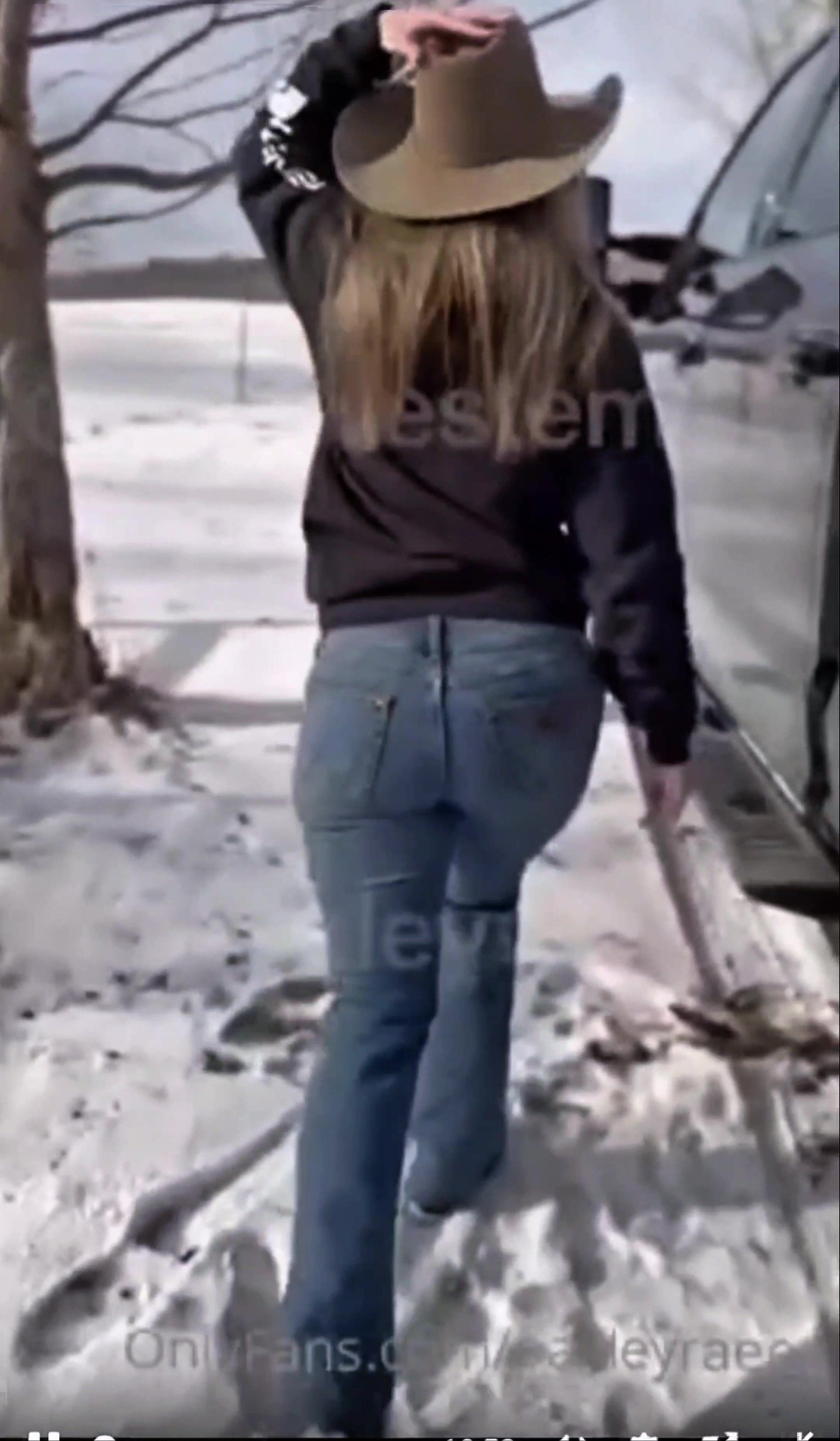 Midwestemma Teen Lesbian Fuck In Back Seat