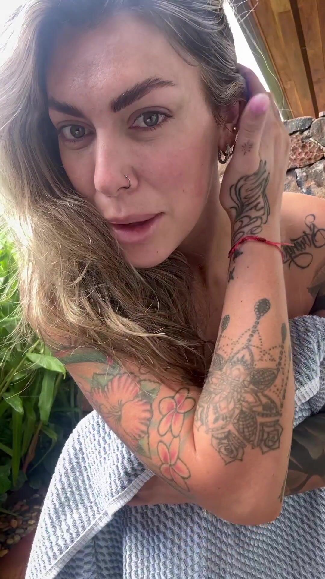 Ana Lorde - Outdoor Public Masturbation in Shower