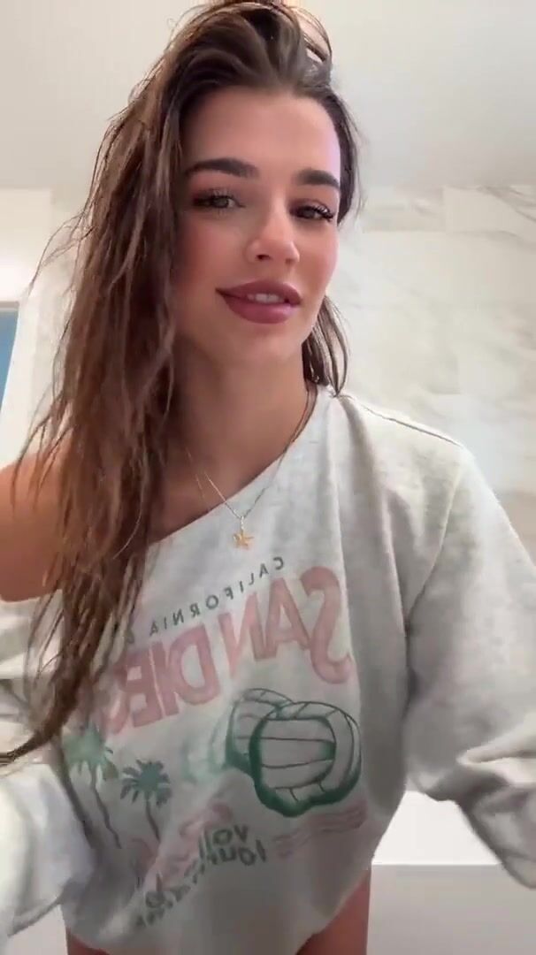 Ari Kytsya Drilling Her Ass With Big White Dildo