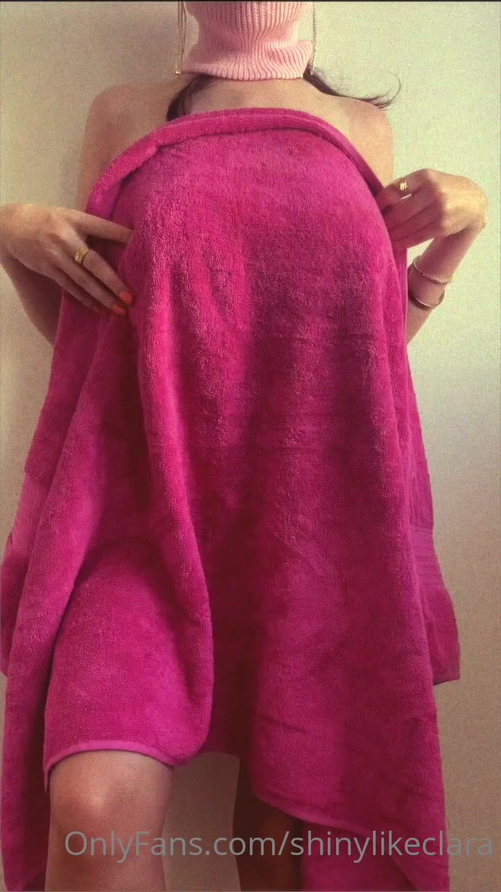 Swedish Shinylikeclara show off her perfect body