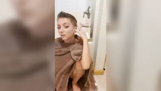 Macy Meadows - Streaming Naked in bathtub