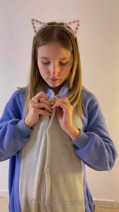 LeiaBrown18 Blowjob And Cum Swallow