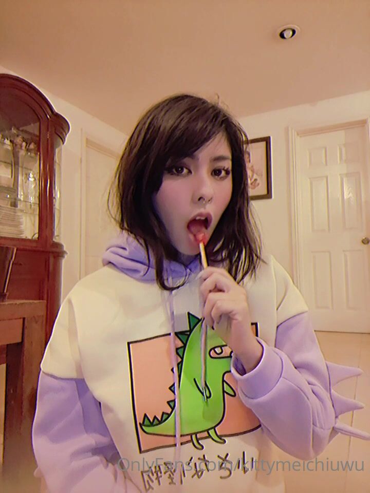 KittyMeichi Flashing Tits And Ass