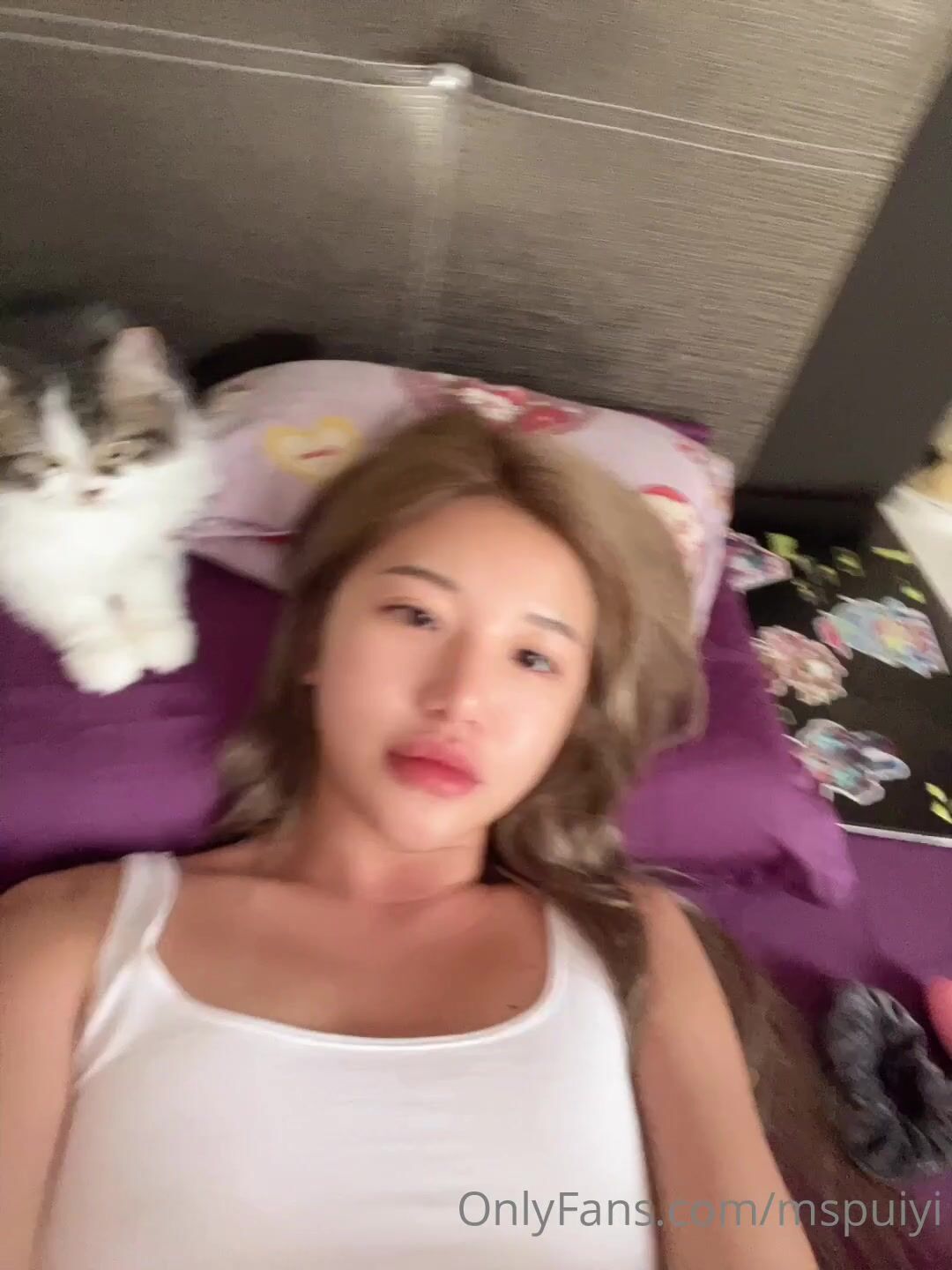 MsPuiyi Teasing With Sex Toys On The Bed