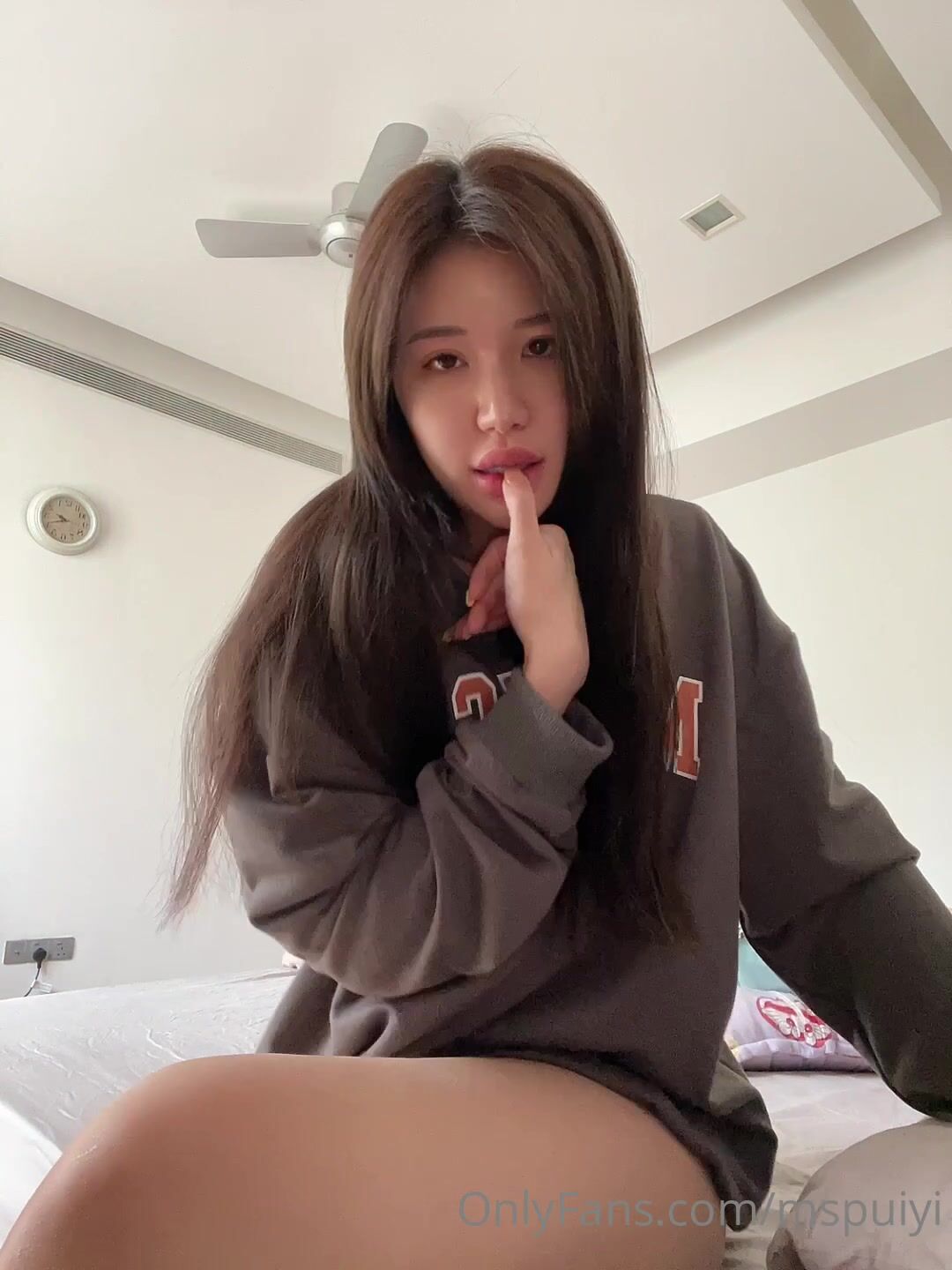 MsPuiyi Flashing Tits And Masturbates With Sex Toy