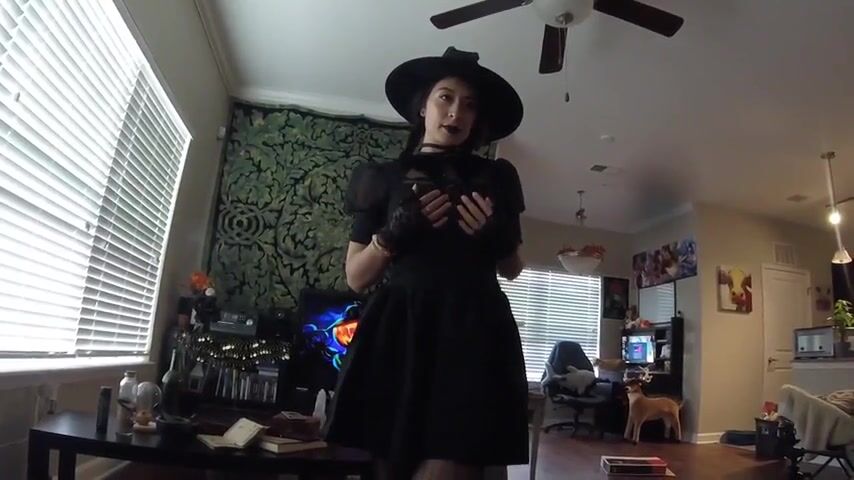 Wicked Witch SexyFlowerWater Ready To Swallow Cumshot