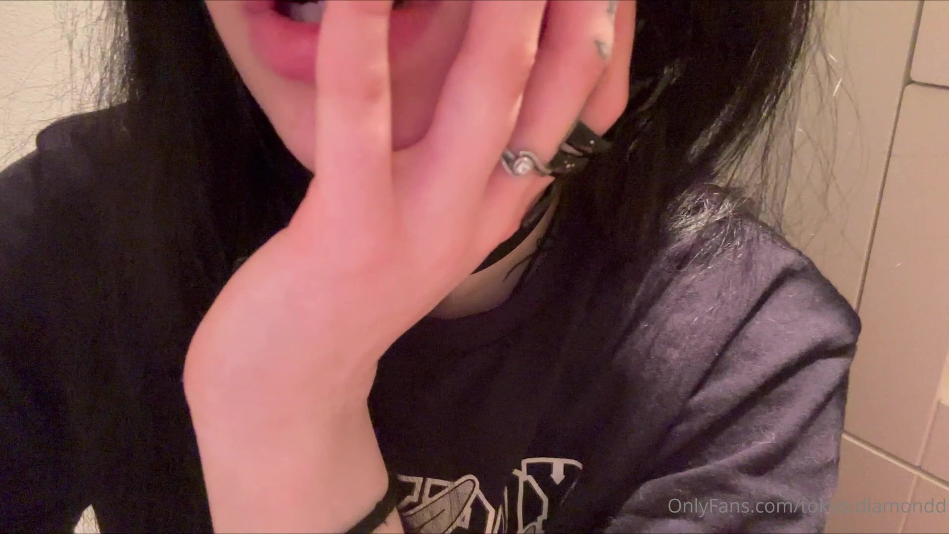 Tokyo Diamondd Fucks Pussy With Dildo