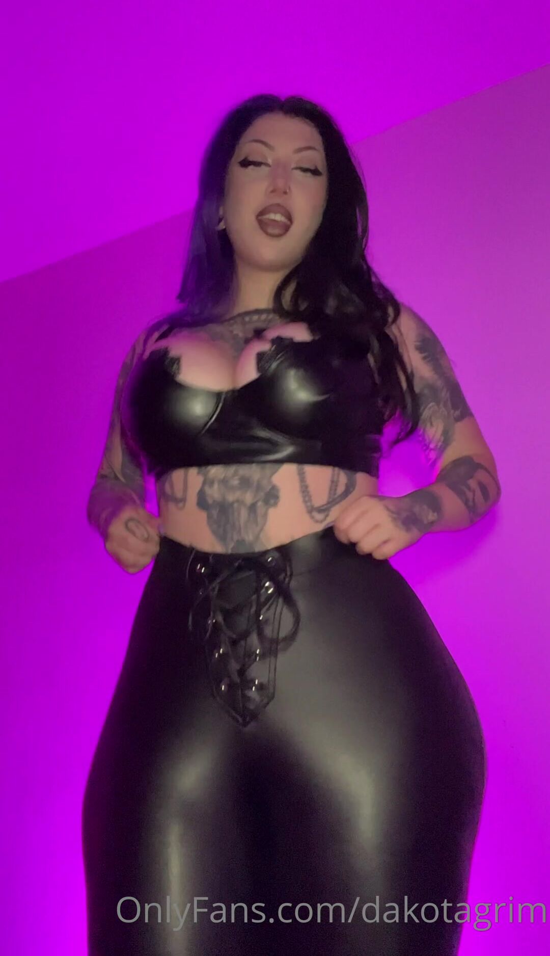 Dakotagrim Striptease With Bouncing Tits