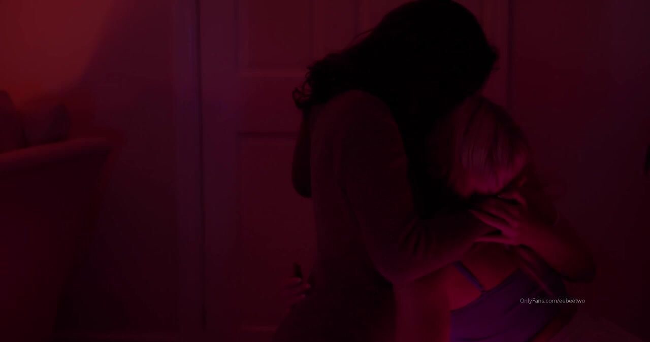 Lillian Phillips Joins Lesbian Threesome