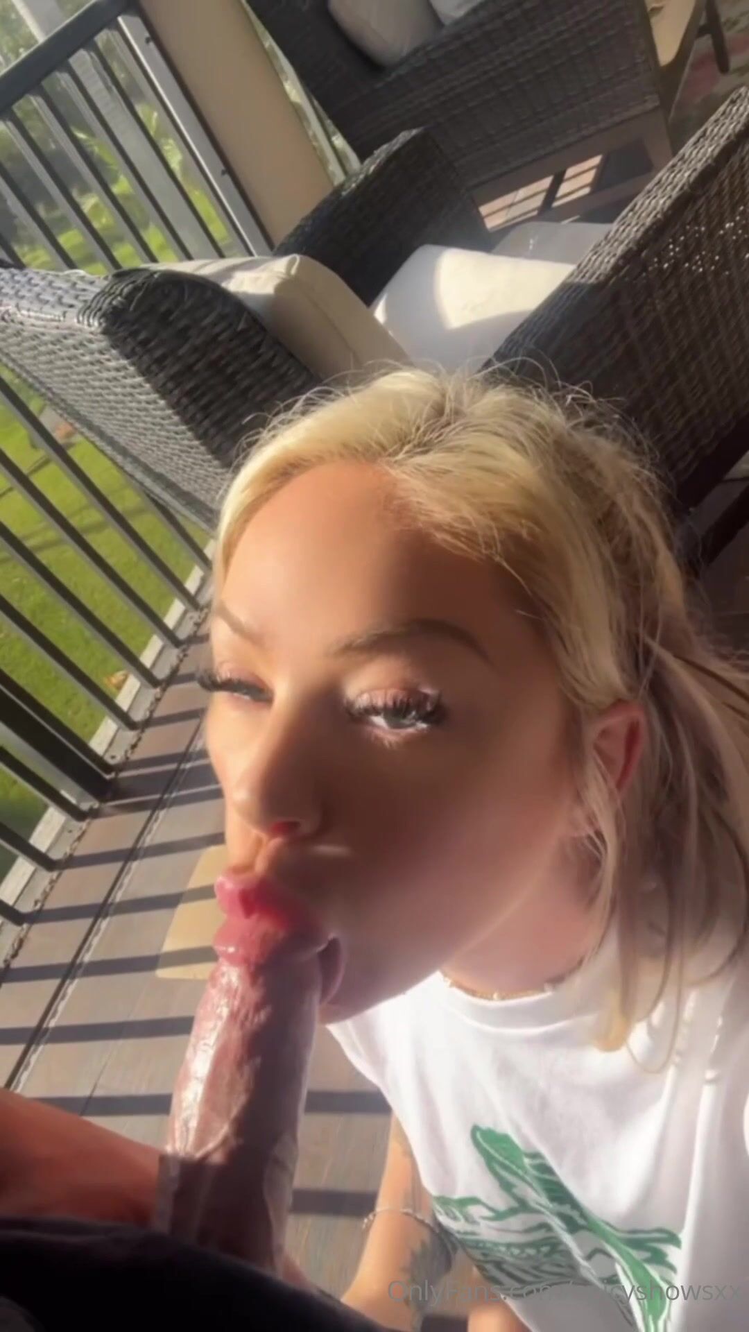 Spicyshowsxx Outdoor Blowjob And Hard Pumping