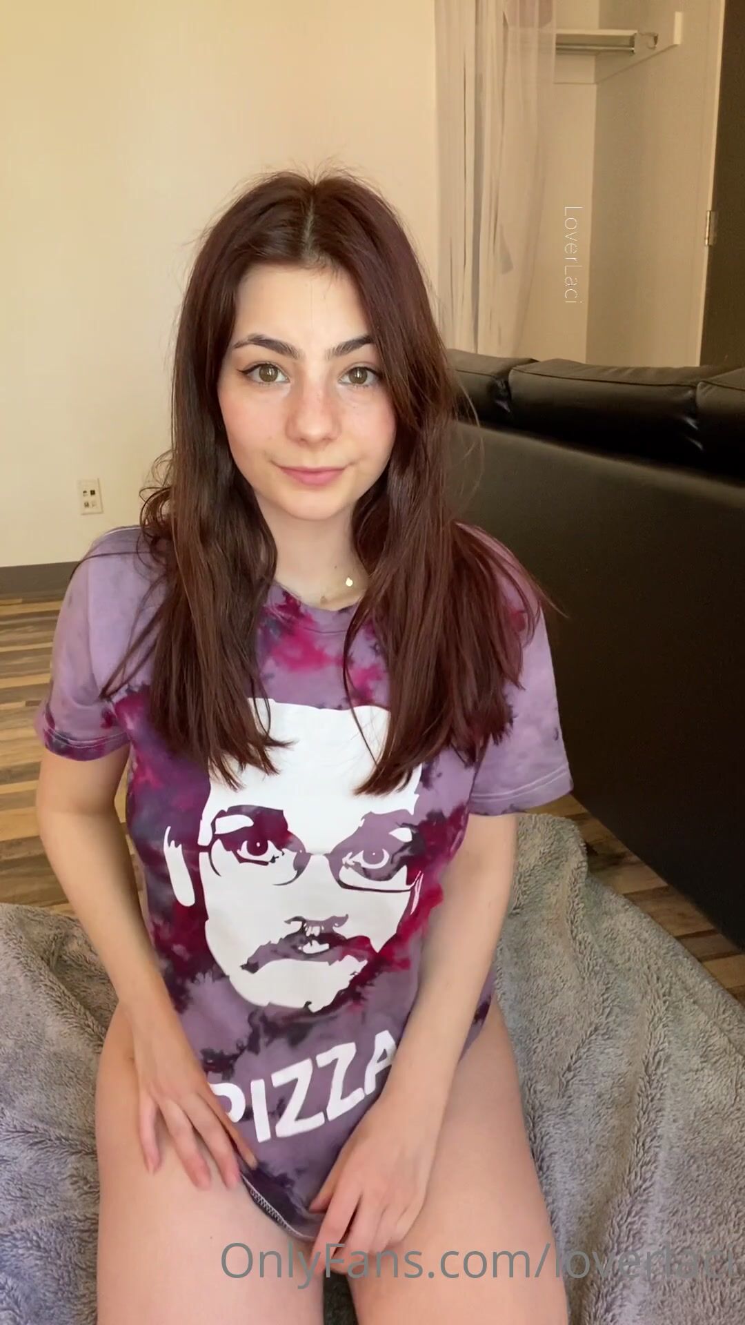 LoverLaci Masturbates With Magic Wand