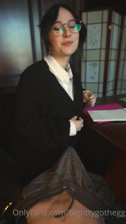 BigTittyGothEgg - Nerdy Gryffindor Slut Giving Blowjob