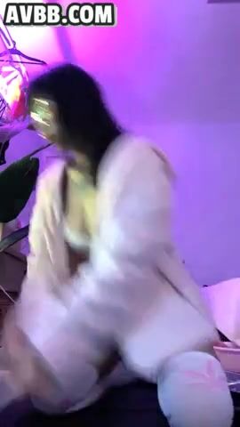 Bigcatmia Fucks Pussy With Dildo