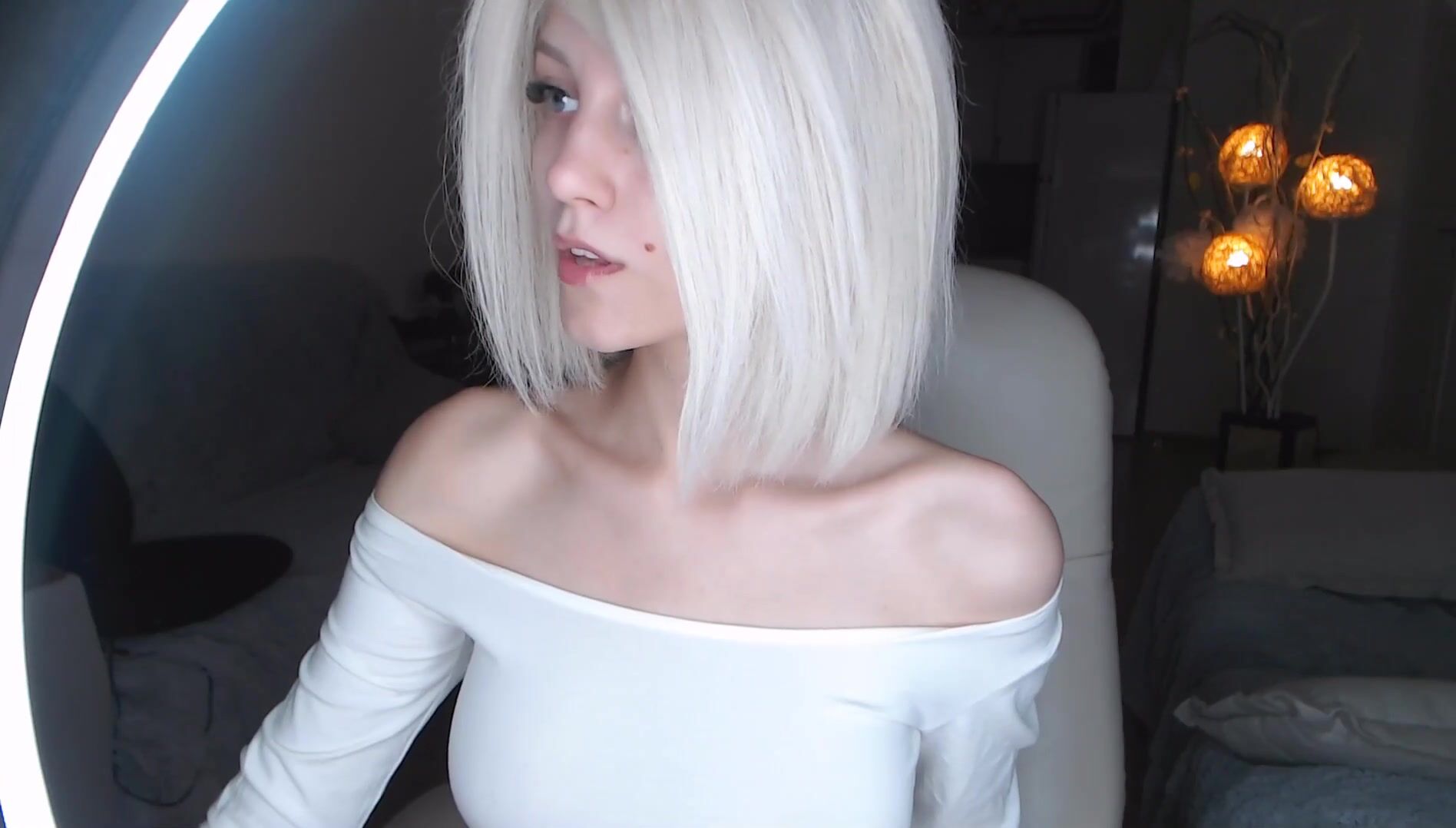 Kimoriii Masturbates With Sex Toy On Cam