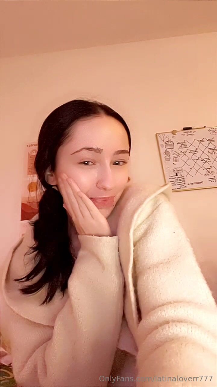 Latinaloverr777 Flashing Tits On Cam
