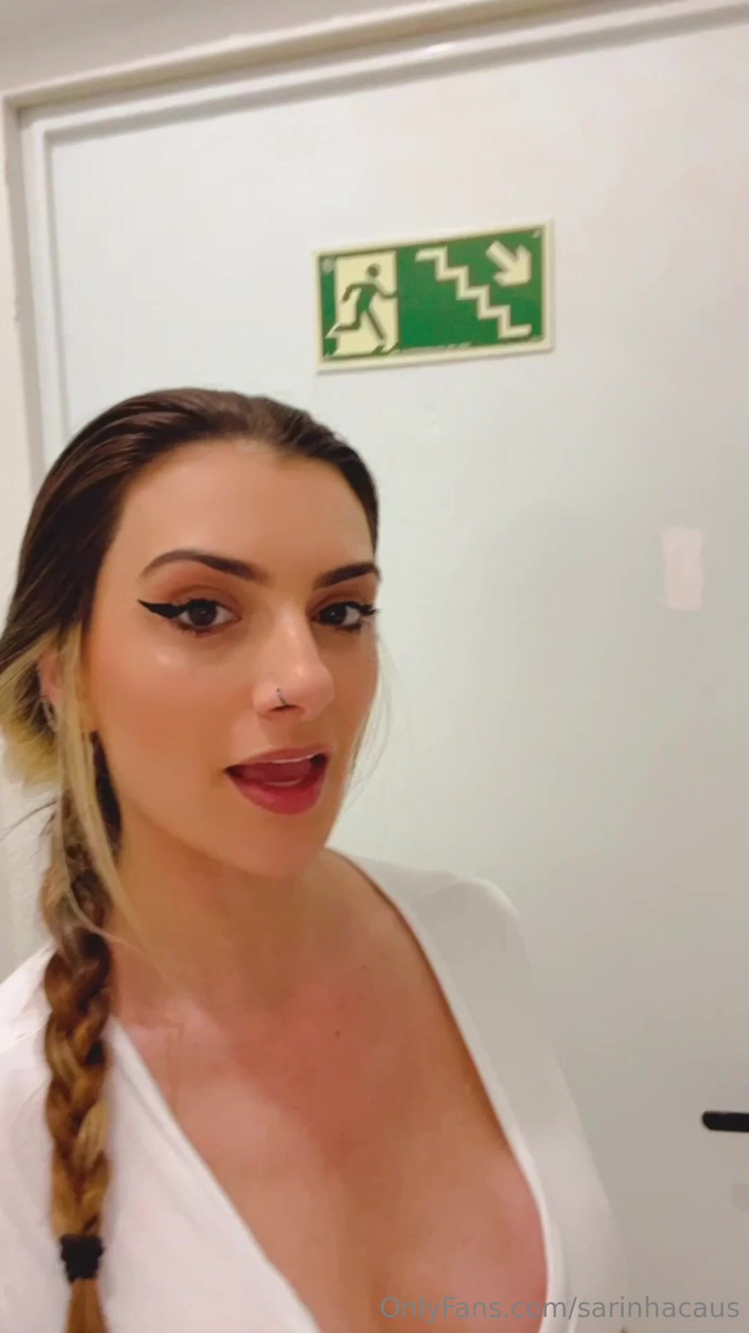 Sarah Caus Masturbates In Public