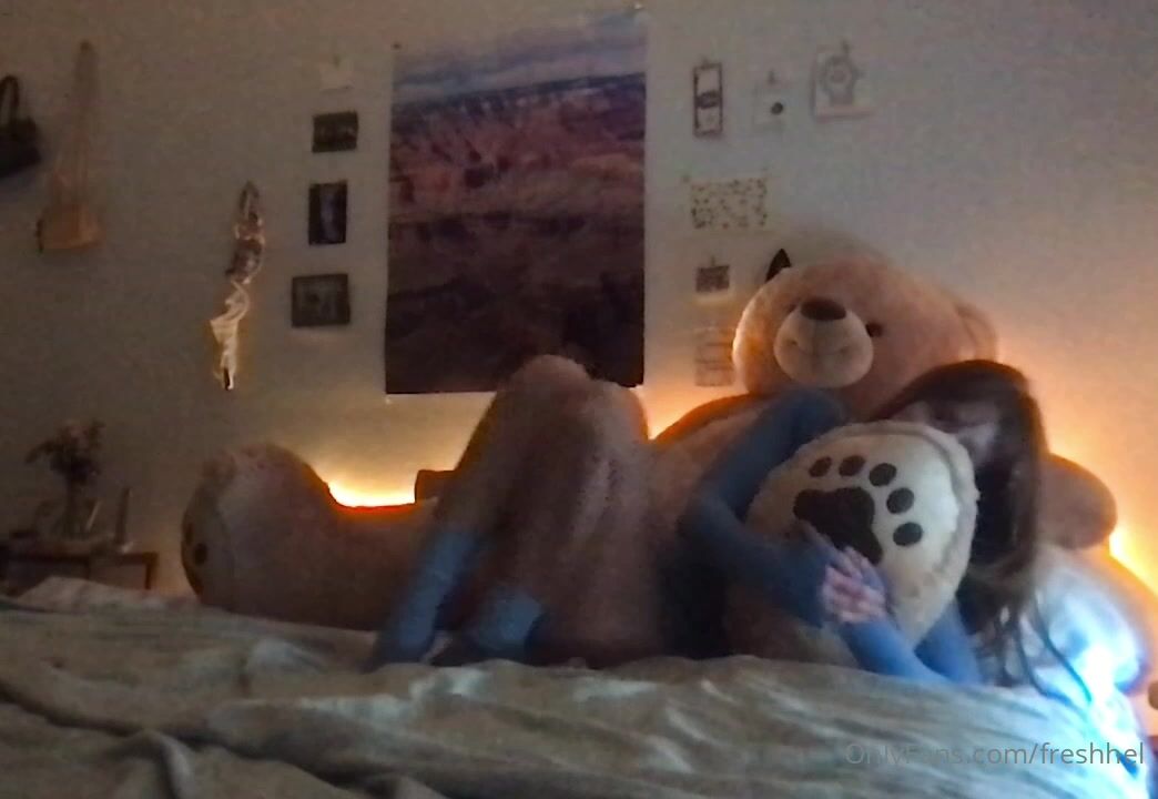 Freshhel Tits And Lingerie On Cam