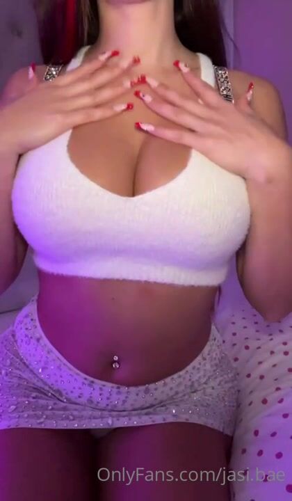 Jasi Jordan Gets Topless On Cam