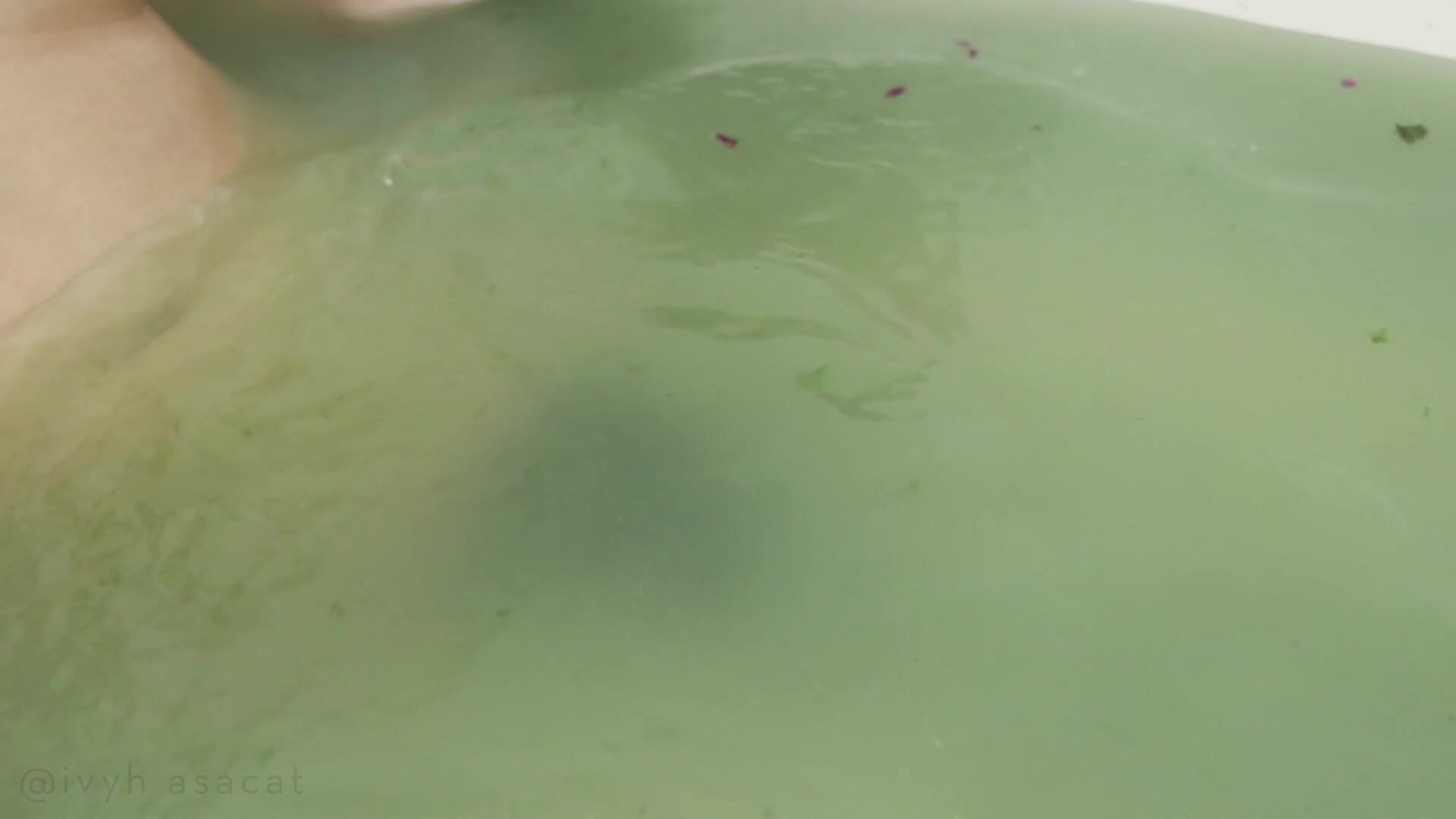 Nymphfern Playing With Dildo In The Bathtub