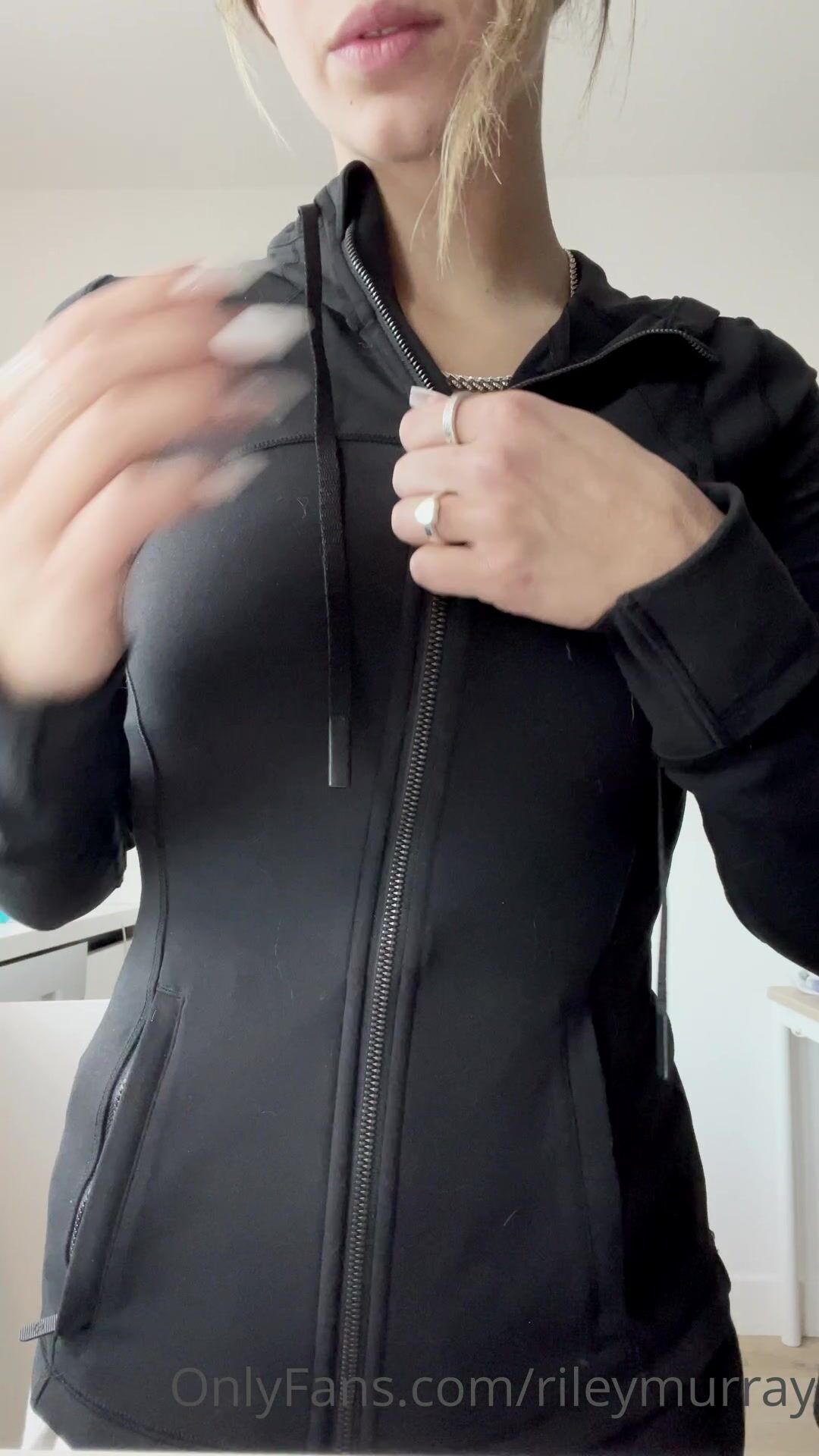 Riley Murray Shows Tits On Cam